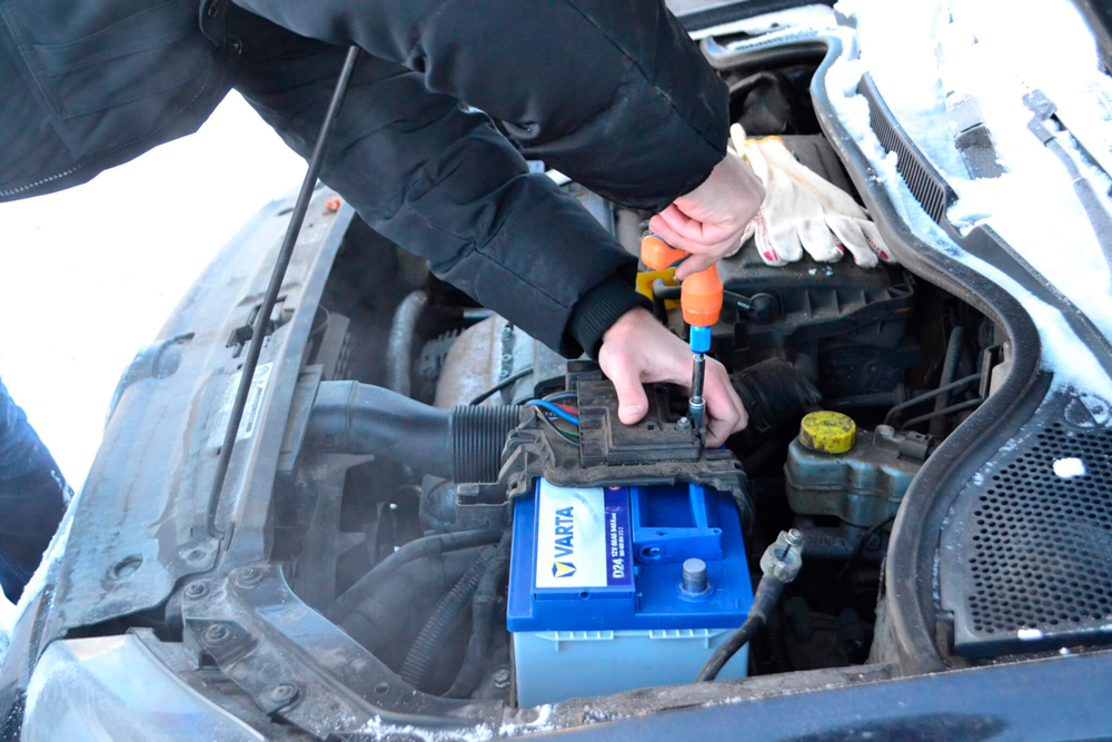 Как правильно ухаживать за автомобильным аккумулятором